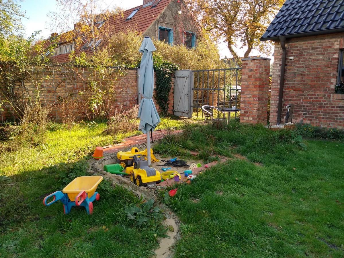 Grosse Wohnung / Haushaelfte In Peetzig Am See Angermunde Exterior photo