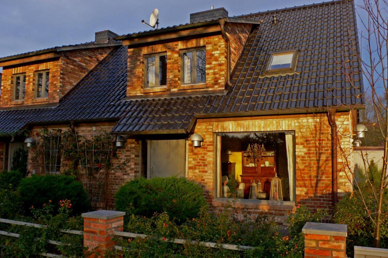 Grosse Wohnung / Haushaelfte In Peetzig Am See Angermunde Exterior photo